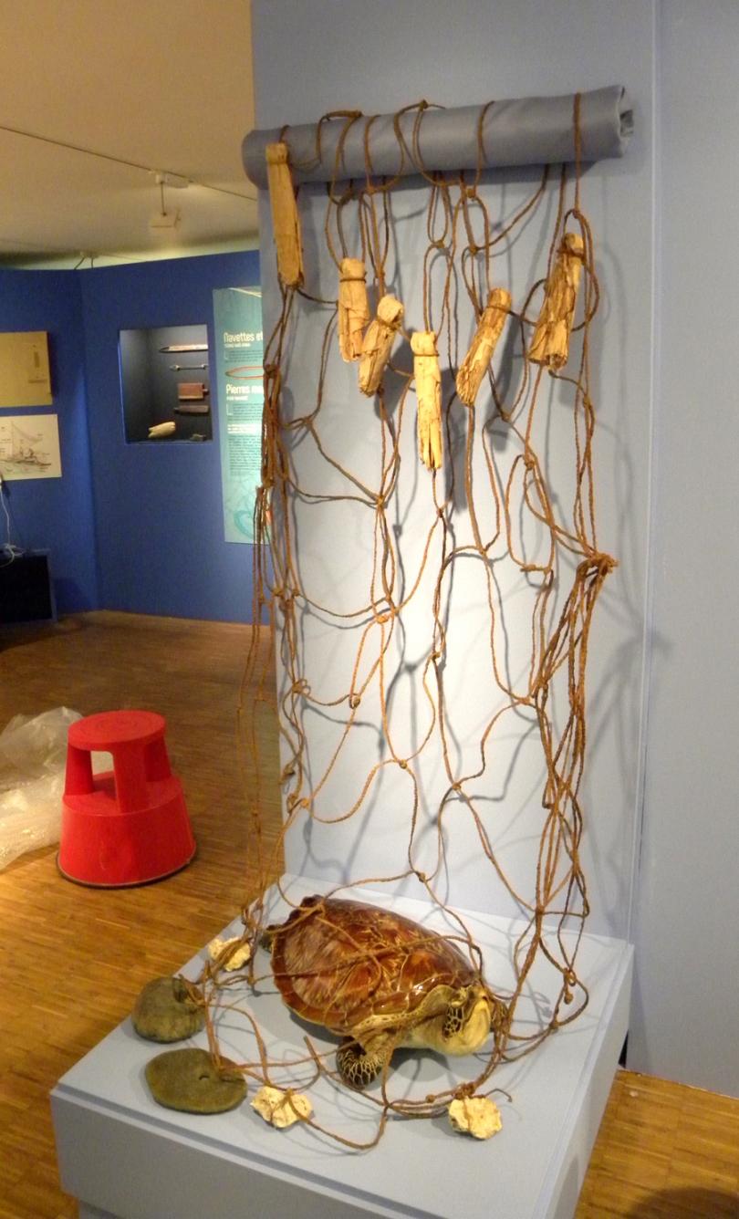 Photographie des objets du musée, prise lors du montage de l'exposition